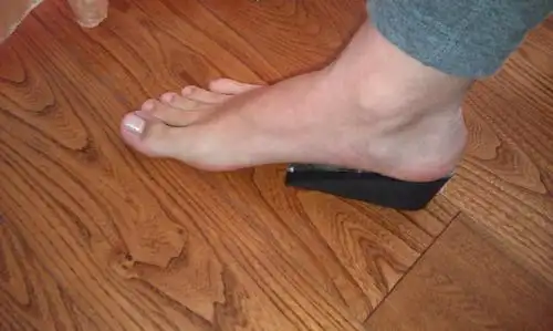 这时男生脚还是女生脚?大概多少码?垫着的是什么东西?