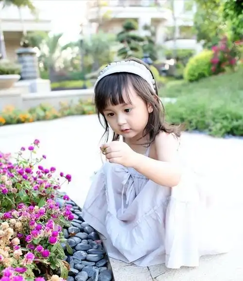 刘楚恬:2岁出道年入百万,因长相甜美被禁止整容,如今长成啥样