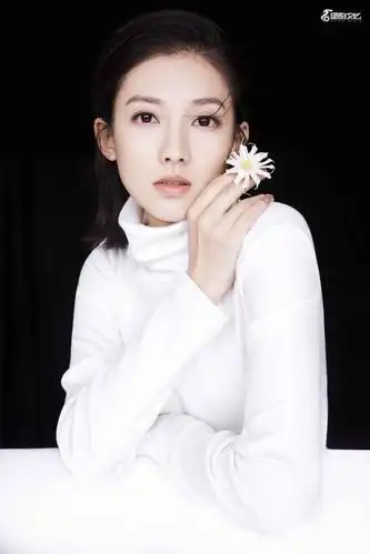 马藜就是一位过着诗意生活的演员.