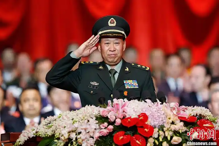 新疆军区司令员彭勇在庆祝大会上发言.中新社记者盛佳鹏 摄