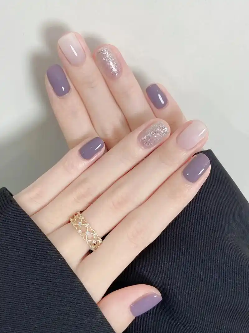 敲温柔的奶油芋紫美甲跳色.#超好看的美甲 #短指甲也可以这么 - 抖音