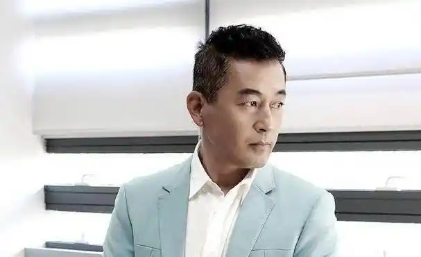 原创原创50岁王志飞老来得女放弃小16岁张歆艺3天闪婚小15岁张定涵