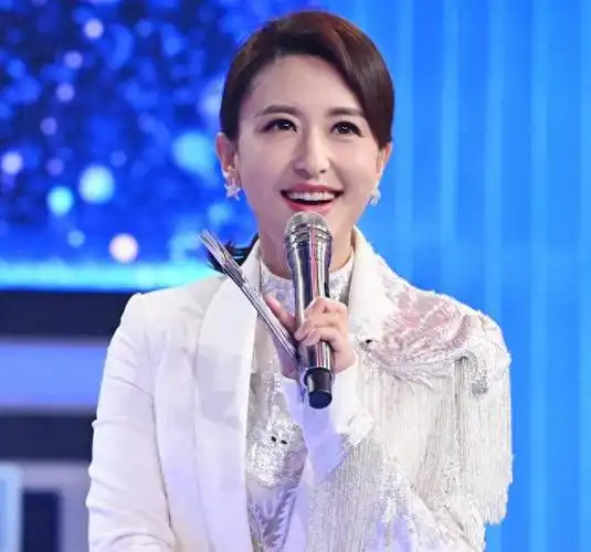 央视主持人张蕾首谈离职原因和市场所传言论明显不同