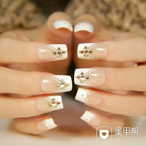 裸色新娘法式白色方形法式美甲图片