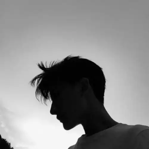 qq头像男生黑白世界很黑其实我很美