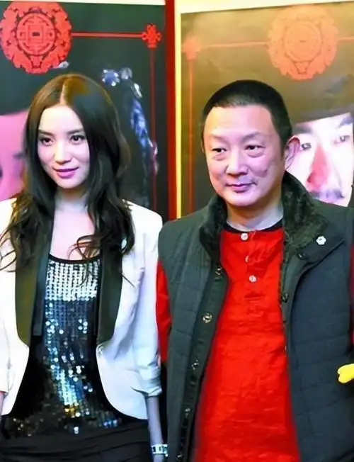 与五婚导演同居5年,被4个男人"围猎",43岁未婚的宋佳想要什么