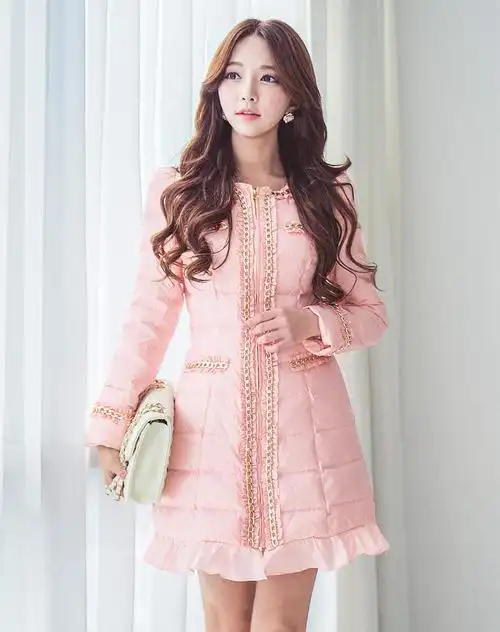 粉红大布娃娃dabuwawa 粉色钉链条荷叶边长款羽绒服