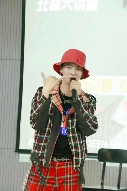 youngg热血街舞团##养鸡young-g#2017快乐男声全国亚军youngg张航身