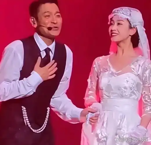 看了谢娜深夜发的动态后,才明白她与张杰婚姻的真相,刘烨说对了