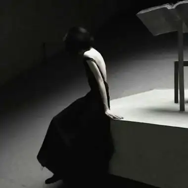 伤感黑色系女生头像高清暗色调的黑色系列伤感女头图片