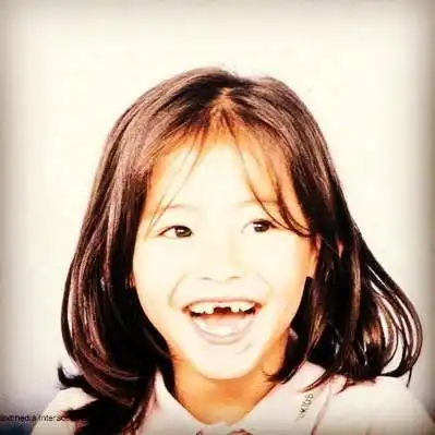 张柏芝晒学生时期证件照,满脸都是胶原蛋白,稚嫩可爱从小美到大