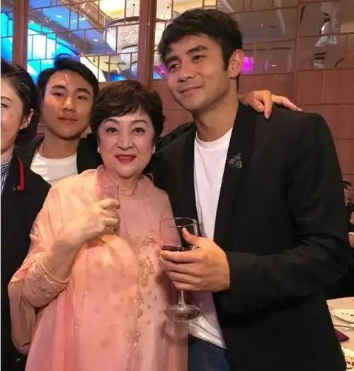 甄珍谈两段婚姻,第二任丈夫脾气暴躁没安全感