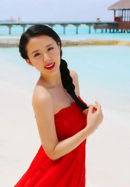 演员颜丹晨时光其实带不走我的青春