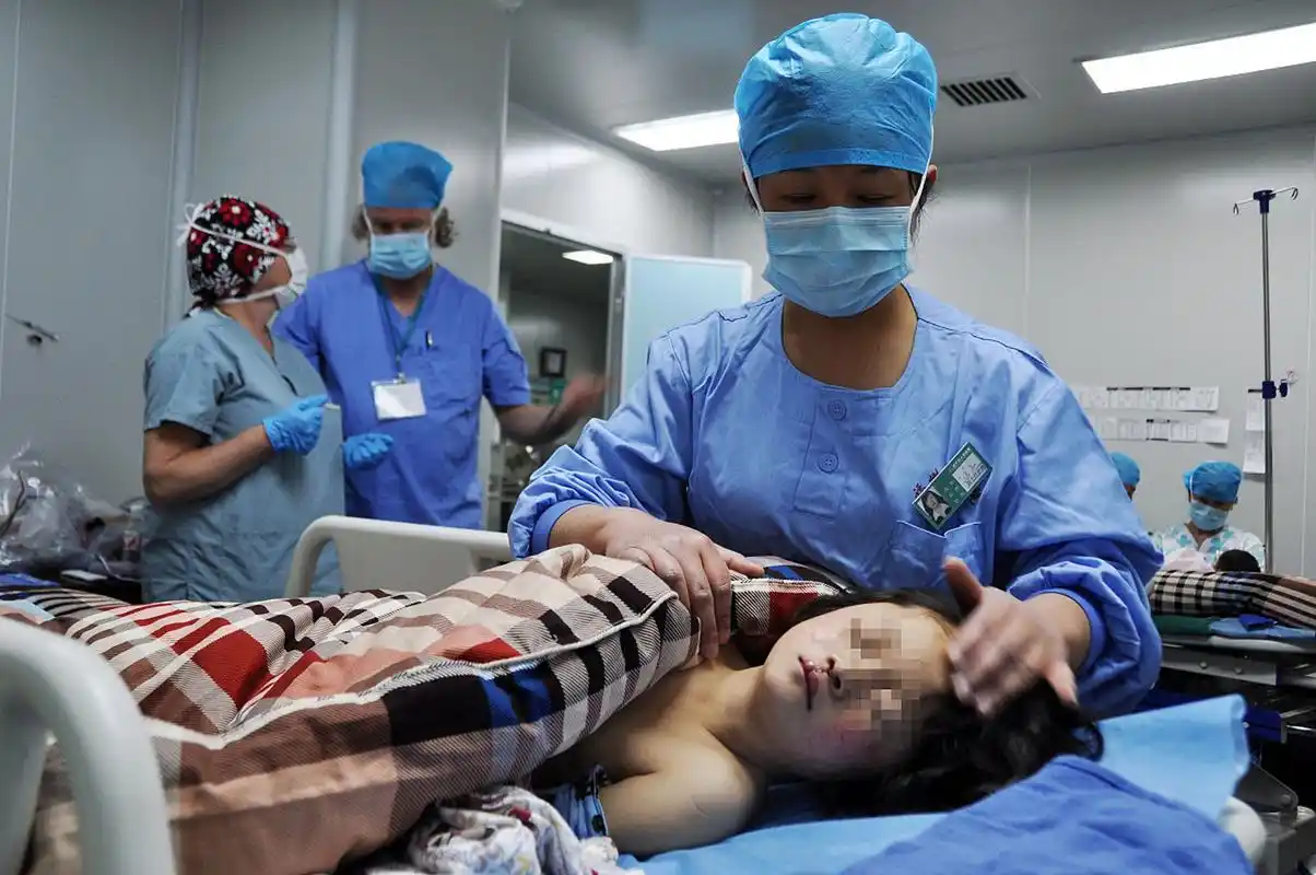 12岁男孩在家用棉线自行割包皮!