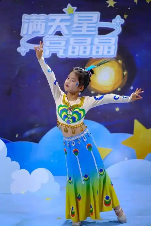 丛林展示 | 星耀六班,童享童趣_舞蹈_表演_舞台