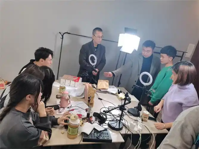 阳职电商直播工作室食品特产直播活动圆满收官