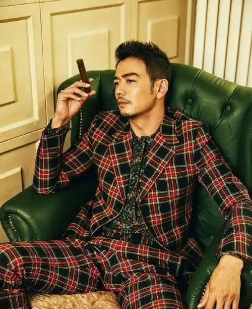 还记得欢乐颂中的小包总杨烁吗痞帅的霸道总裁生活中也够酷