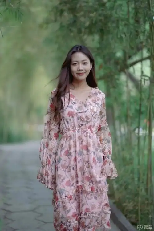 雁滩公园里的美女_甘肃社区_易车社区