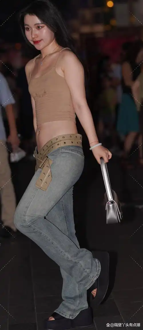 牛仔系列新选择,低腰牛仔裤搭配,展现好身材!