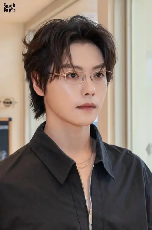 肖宇梁清冷贵公子#xyl#肖宇梁侧颜线条#在喧嚣尘世