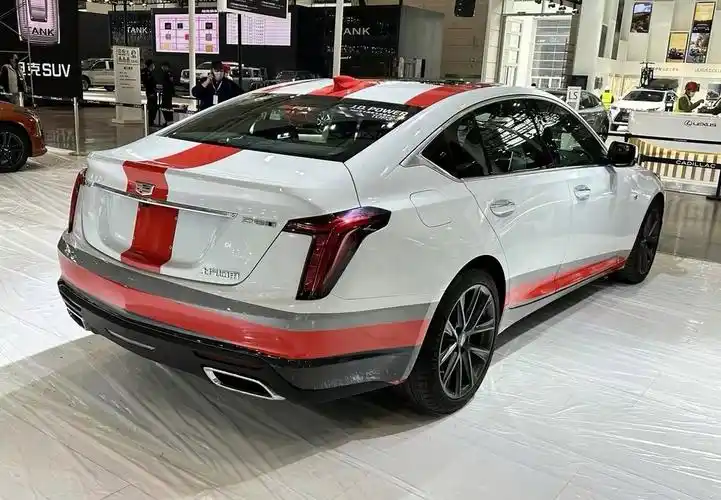 凯迪拉克ct5战神版亮相,采用特别车身涂装,与索尼ps5联合推出