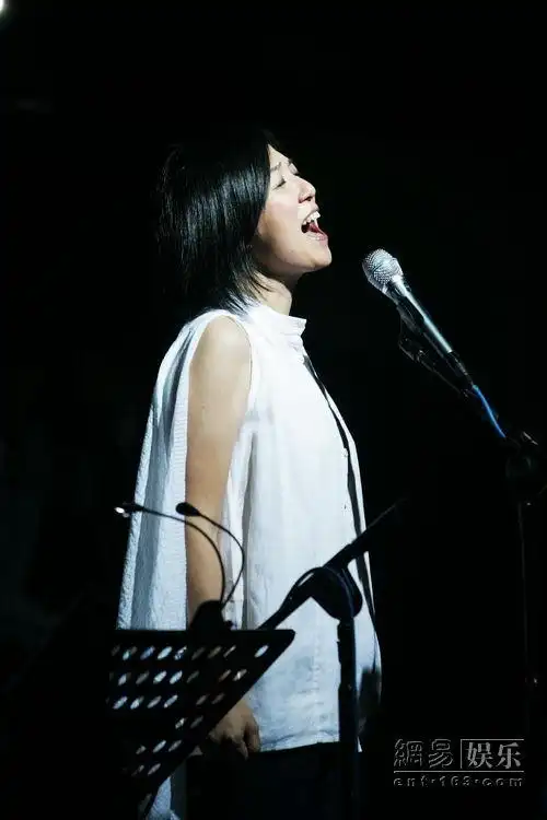 黄韵玲北京温暖开唱 回忆滚石往事齐秦赶场助阵