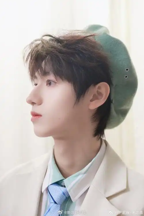 也觉得很可爱  672/ 4真不愧是我们喜欢的朱志鑫啊,这一次白色西装