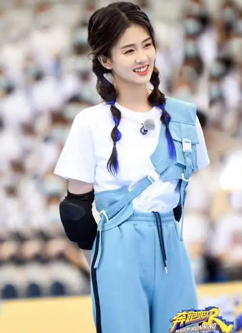 尽管跟宋雨琦一样都是99年出生,但作为胡歌,古力娜扎的师弟,也参演了