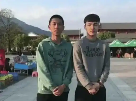 弟弟身高竟然高过徐杰,农村别墅很豪华