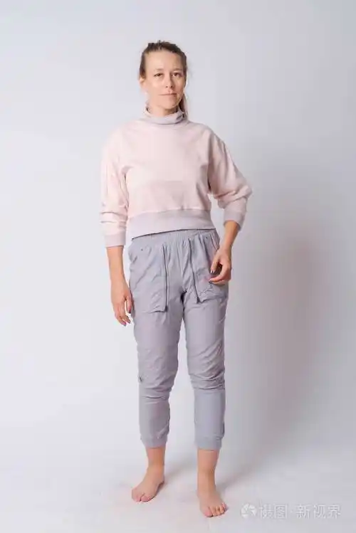 年轻美女全身照照片-正版商用图片2ilfcf-摄图新视界