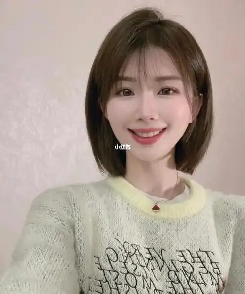 可以性感也可以可爱和甜美 这款齐耳短发很适合圆脸 小脸的女生干净有