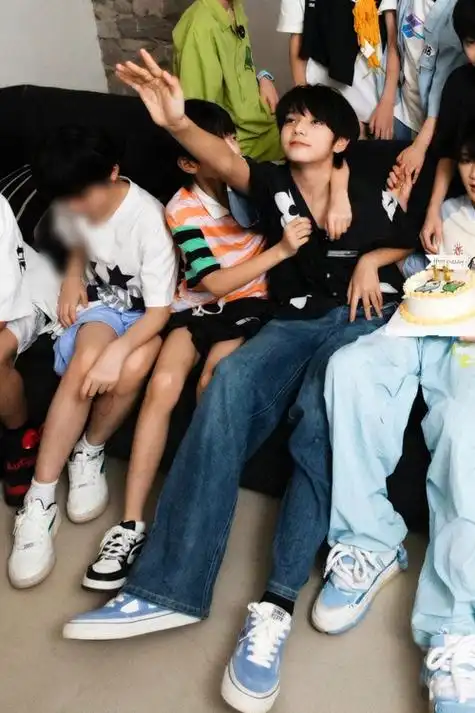 不敢想过两年成熟一些了,身高180 黑皮大帅哥有多绝01好期待王橹杰