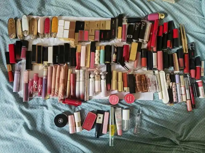 买的都是些啥啊啊啊啊啊图3整理好啦～立下flag:今年不买口红了!