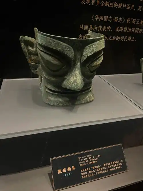 深圳博物馆 #三星堆文物  #青铜大立人像