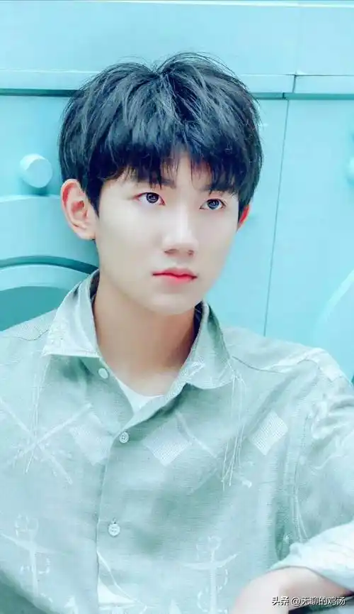 王俊凯疑似假唱,被传"恋情",丑闻对象疑似大明星杨幂惹争议_网友_事业