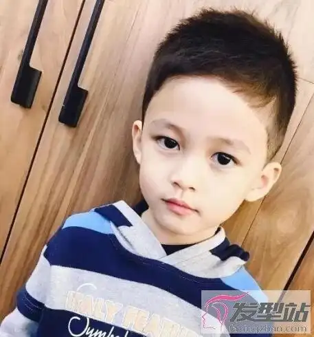 小男孩剪什么发型好看剪这几款短发帅气又酷炫