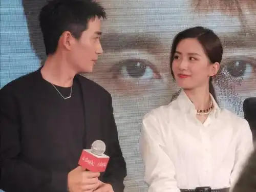 《亲爱的自己》举行发布会!朱一龙刘诗诗甜蜜互动,主持人却被嘲