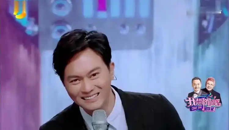 《我想和你唱》舞台上,张智霖纯天然卖萌,还没开口唱就已经赢了