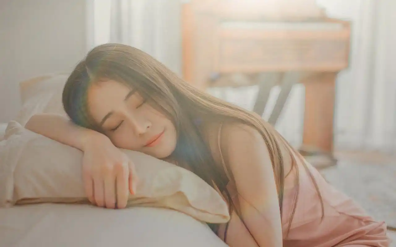 恬静养眼气质美女私房写真图片电脑壁纸