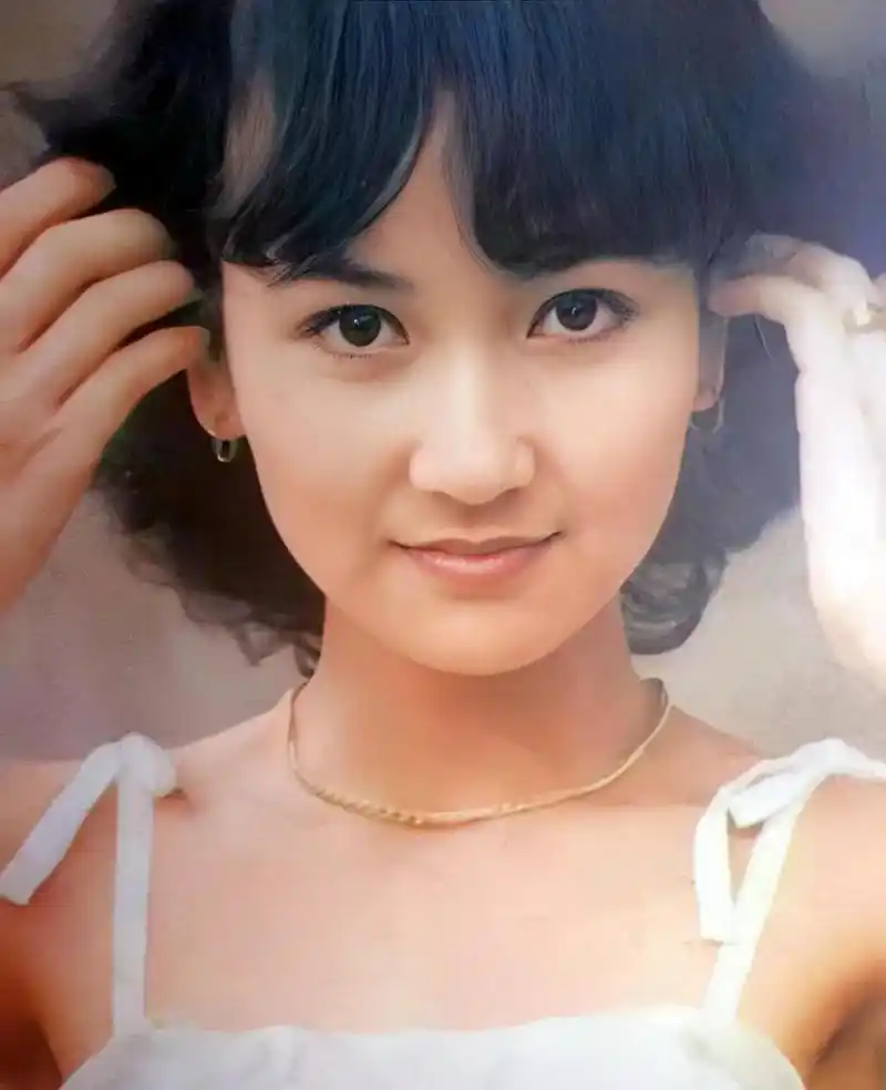 年轻时的"小青"陈美琪#明星老照片# #港台明星记忆# #明星美图