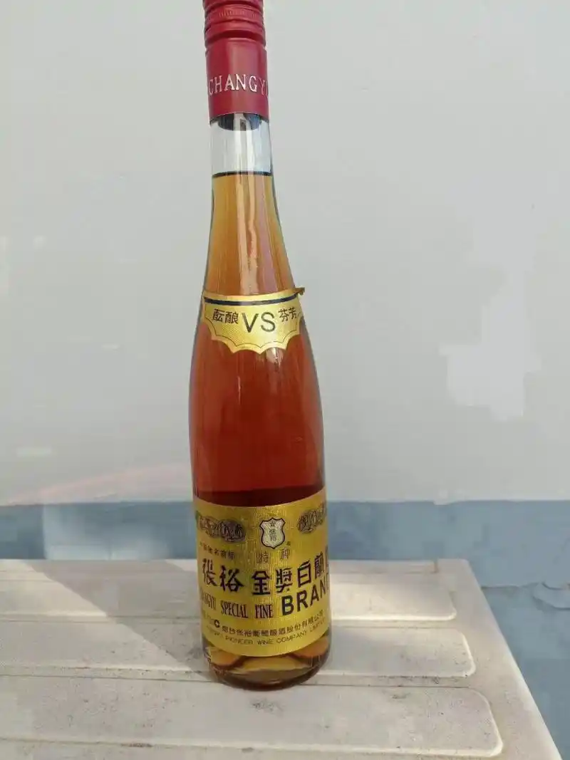 张裕金奖白兰地 2011年700毫升40度张裕金奖白兰地vs一件6瓶