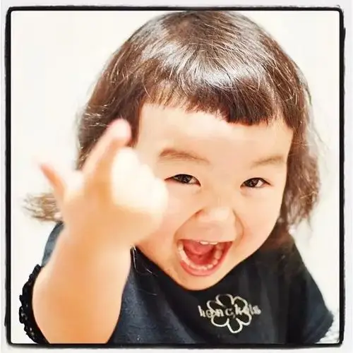 四岁小女孩凭借她的丑萌火遍全世界你就是我想要的傻丫头