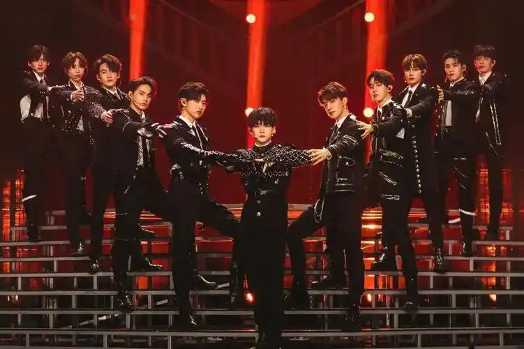 r1se成团一周年 我记住的只有周震南.