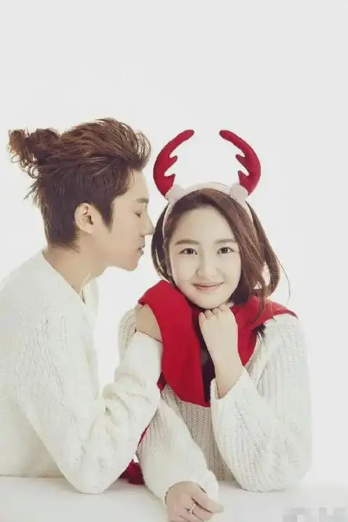 8岁女孩与20岁男生相恋多年mi2组合如今步入婚姻这是恋童癖吗