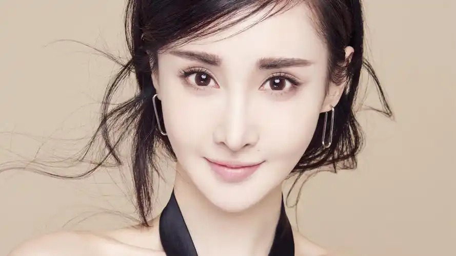 美女演员王若心时尚写真桌面壁纸下载