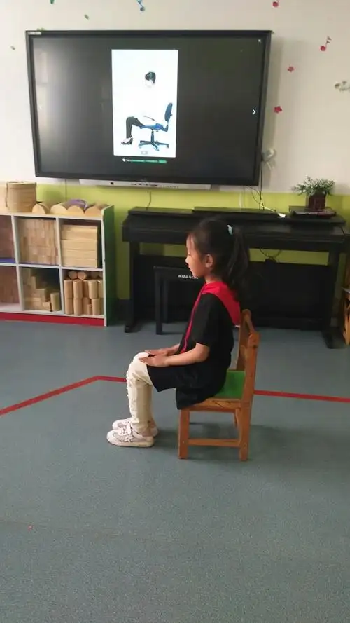 海区五幼幼儿坐姿展示