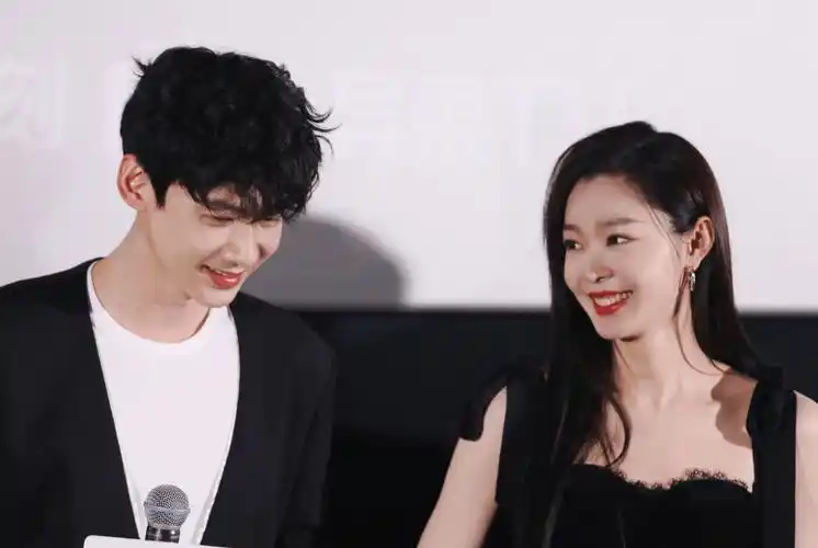 白敬亭宋轶合体撒糖!