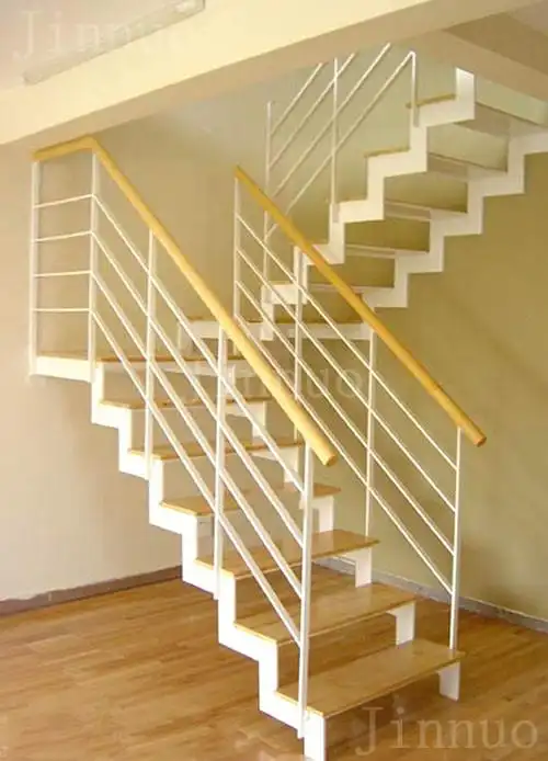 梯型:旋转 踏板材质:泰国橡胶木 栏杆样式:铝镁合金拉丝 扶手材质