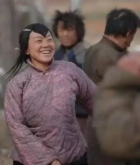 扮演过"村姑"的女星,杨颖逼真,热巴朴实,赵丽颖却被批太完美_形象