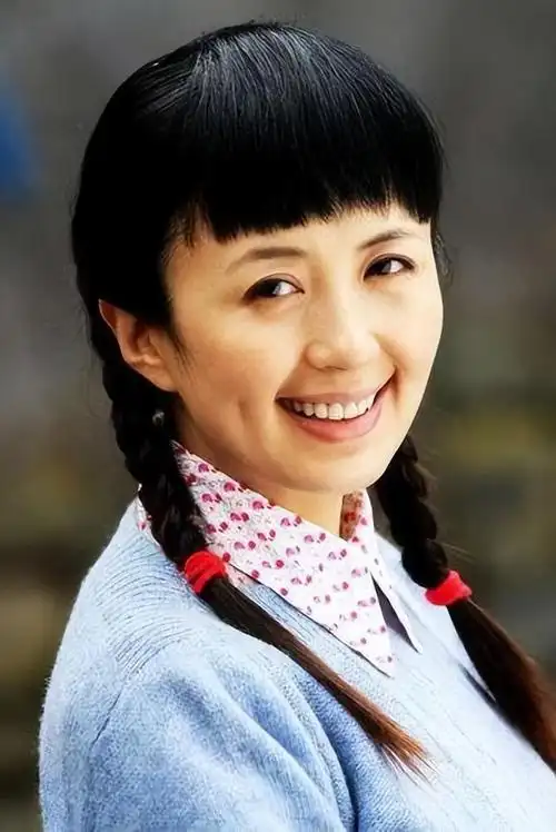 演员杨童舒:34岁在剧组意外怀孕,嫁普通老公也幸福